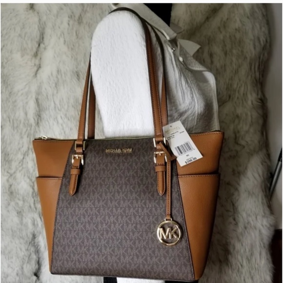 🎉Host Pick x2🎉 NEW MICHAEL KORS 2 SET AUTHENTICITY GUARANTEED - Picture 7 of 12